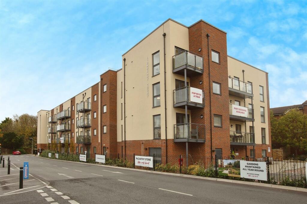 1 bedroom apartment for sale in Sewardstone Road, Waltham Abbey, EN9