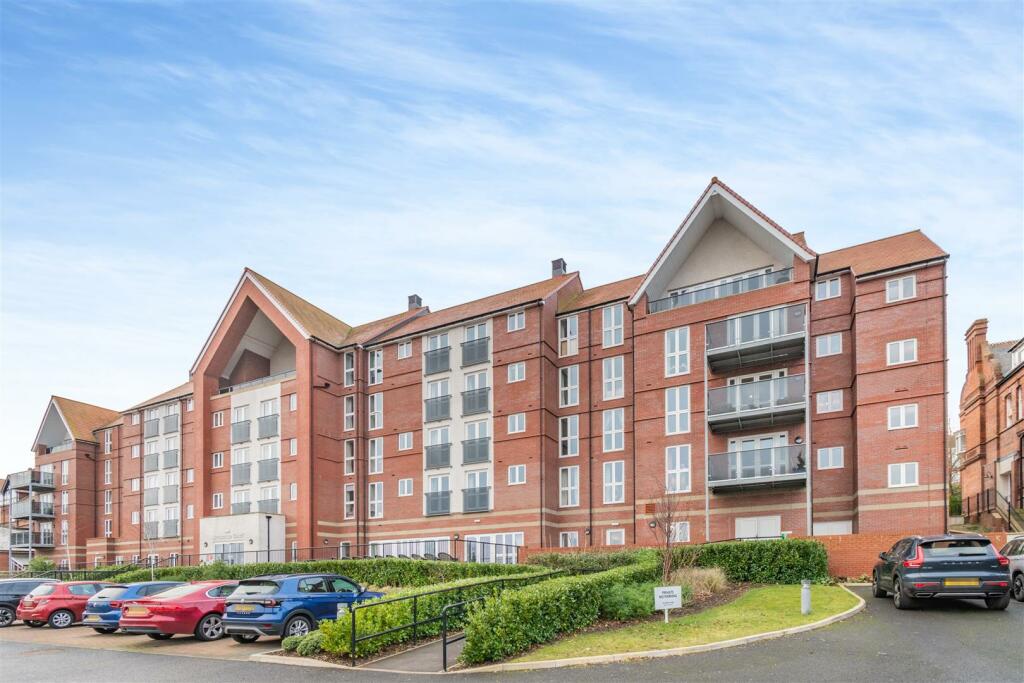 2 bedroom apartment for sale in Filey Road, Scarborough, YO11