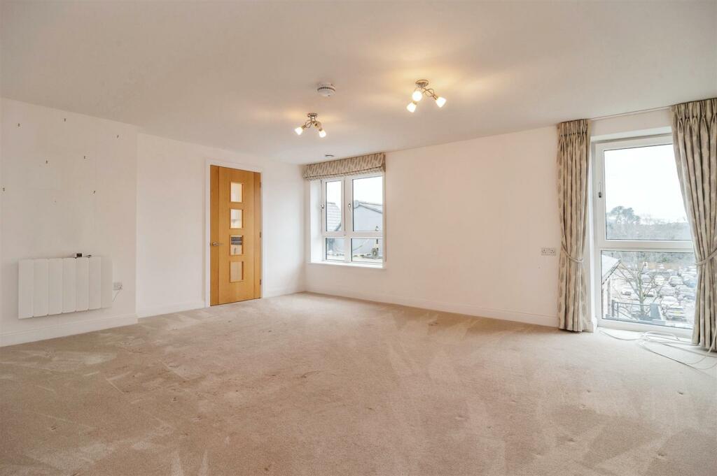 Additional property image - Miami House, Princes Road, Chelmsford, Essex, CM2 9GE