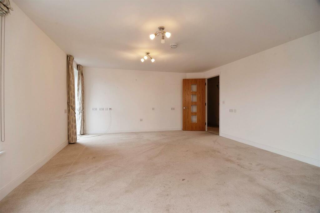 Additional property image - Miami House, Princes Road, Chelmsford, Essex, CM2 9GE