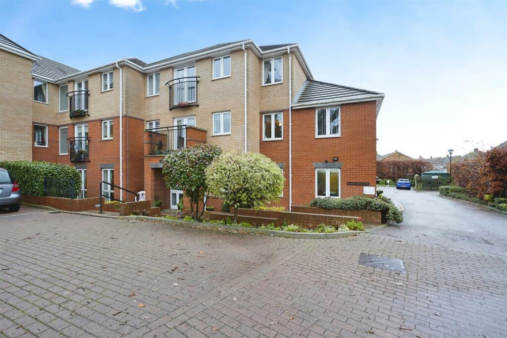 1 bedroom apartment for sale in Olympic Court, Cannon Lane, Luton, Stopsley, LU2