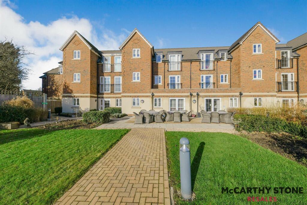 1 bedroom apartment for sale in Lowe House, London Road, Knebworth, SG3