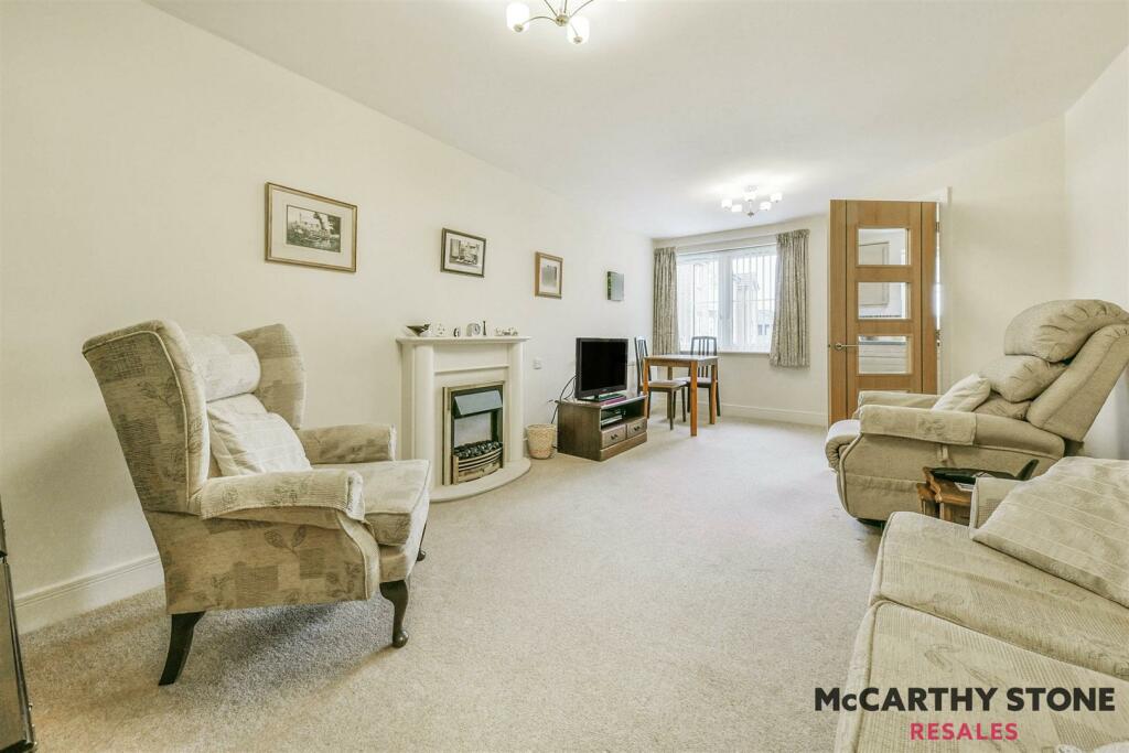 2 bedroom apartment for sale in Goodes Court, Baldock Road, Royston, SG8