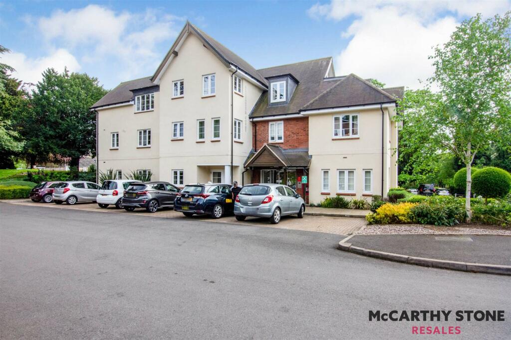 2 bedroom apartment for sale in Elizabeth Court, Oak Tree Lane