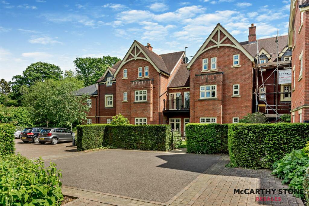 2 bedroom apartment for sale in Saxby Road, Waltham