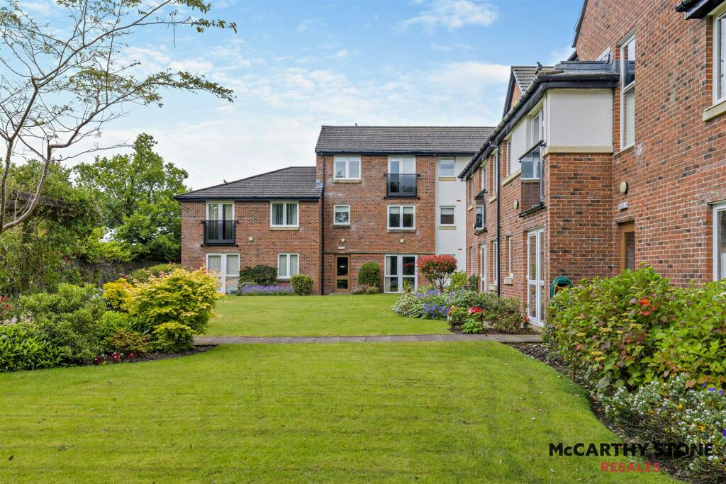 2 bedroom apartment for sale in Hanna Court, Wilmslow Road, Handforth