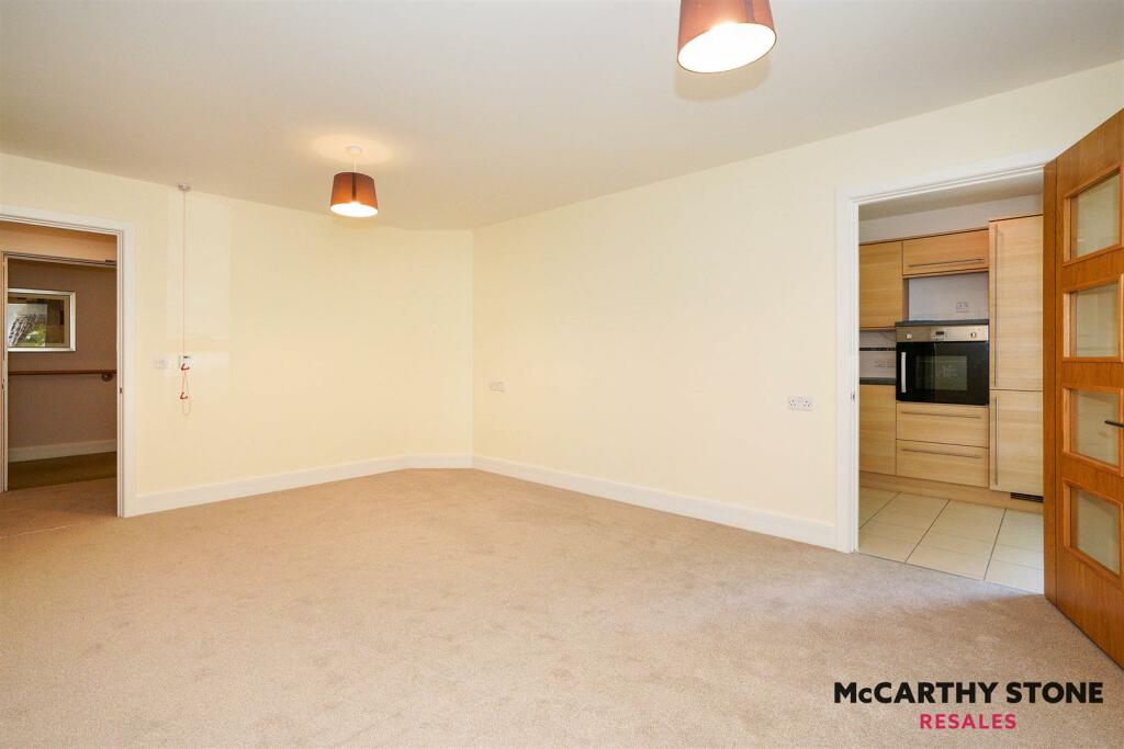 Additional property image - Peel Court, College Way, Welwyn Garden City, Hertfordshire, AL8 6DG