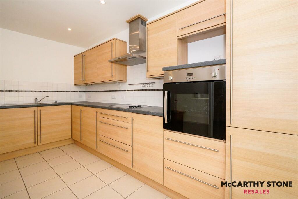 Additional property image - Peel Court, College Way, Welwyn Garden City, Hertfordshire, AL8 6DG