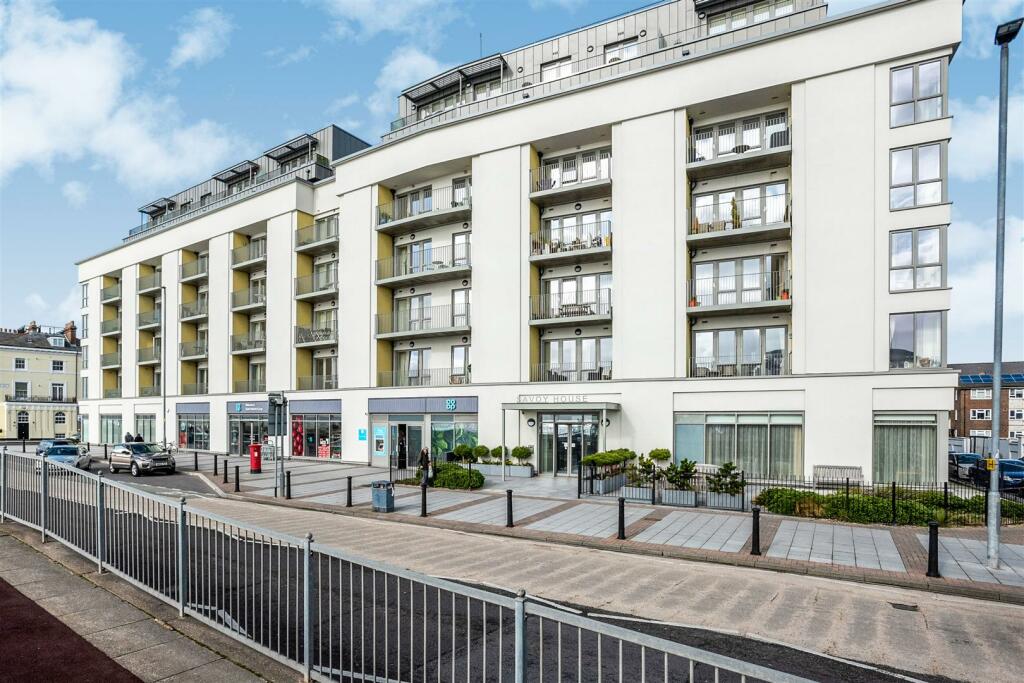 Main image of property: South Parade, Southsea, Hampshire, PO4 0BW