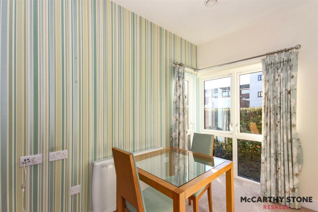 Additional property image - Wilton Court, Southbank Road, Kenilworth, Warwickshire, CV8 1RX