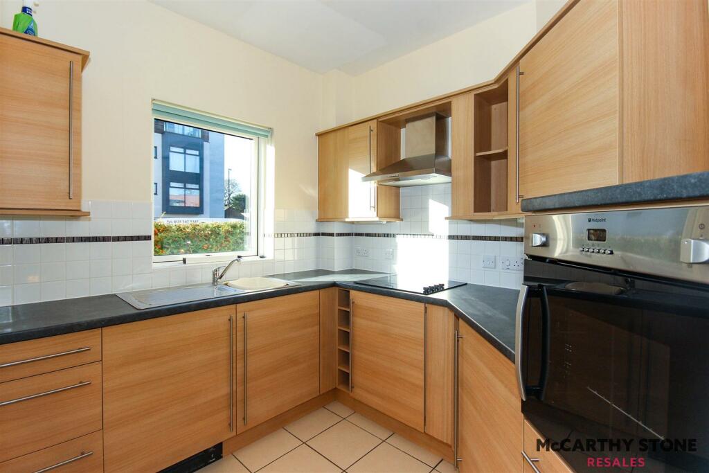 Additional property image - Wilton Court, Southbank Road, Kenilworth, Warwickshire, CV8 1RX