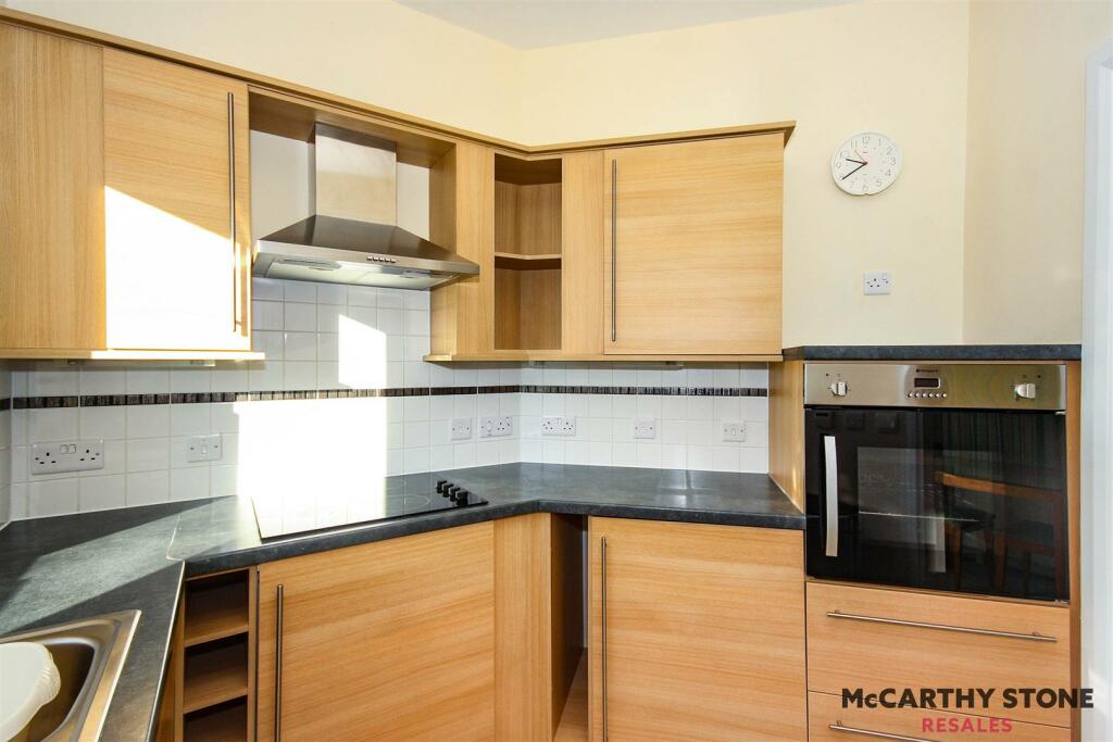 Additional property image - Wilton Court, Southbank Road, Kenilworth, Warwickshire, CV8 1RX