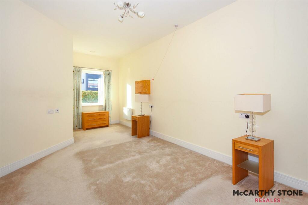 Additional property image - Wilton Court, Southbank Road, Kenilworth, Warwickshire, CV8 1RX