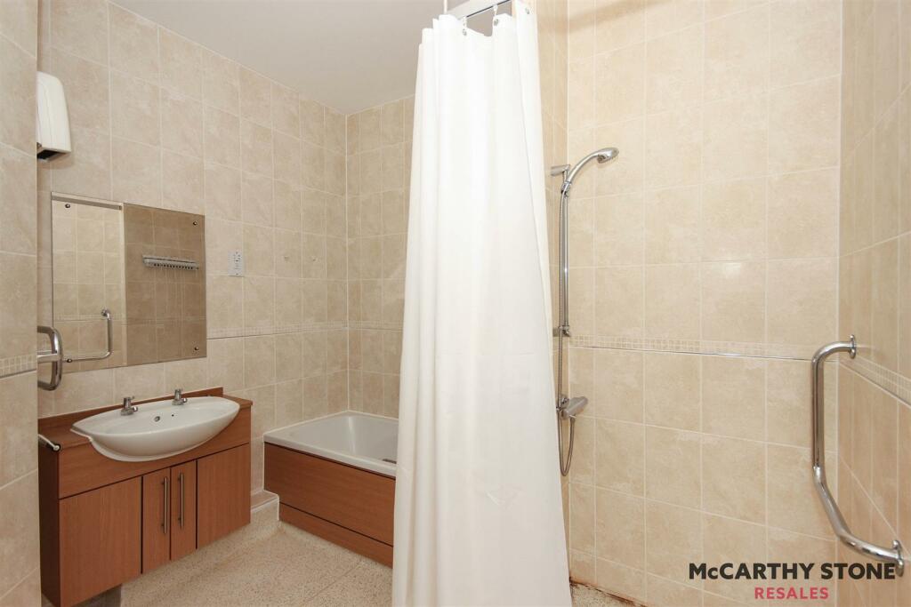 Additional property image - Wilton Court, Southbank Road, Kenilworth, Warwickshire, CV8 1RX