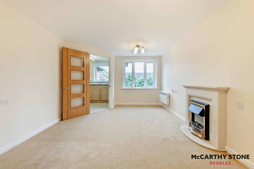 Additional property image - Cherrett Court, Ringwood Road, Ferndown, BH22 9FEn