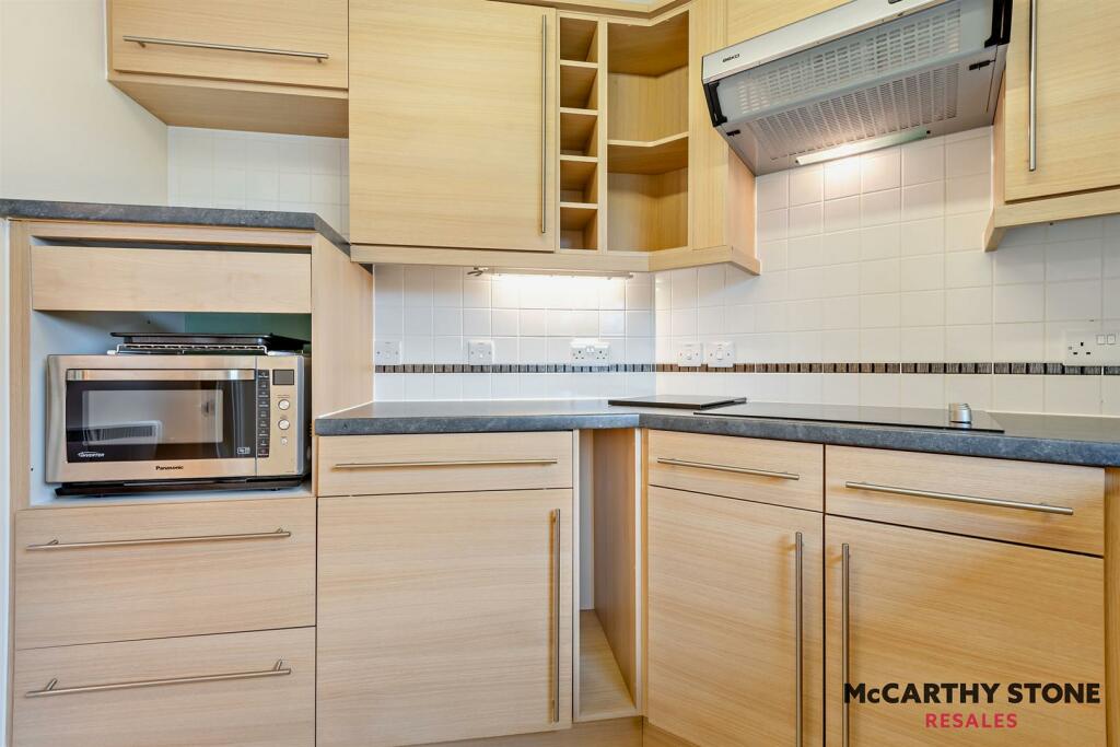 Additional property image - Cherrett Court, Ringwood Road, Ferndown, BH22 9FEn