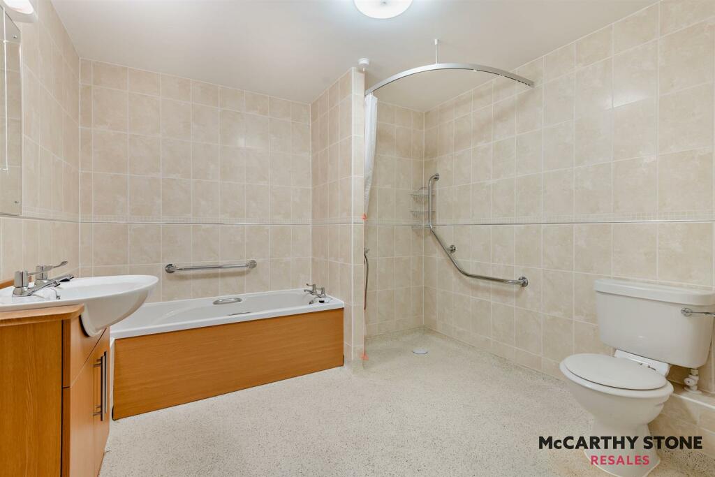 Additional property image - Cherrett Court, Ringwood Road, Ferndown, BH22 9FEn