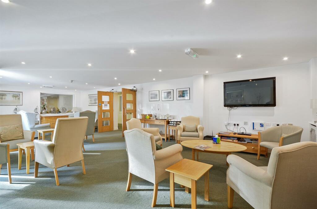 Additional property image - Cherrett Court, Ringwood Road, Ferndown, BH22 9FEn
