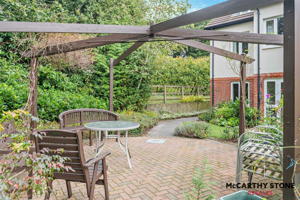 Additional property image - Cherrett Court, Ringwood Road, Ferndown, BH22 9FEn