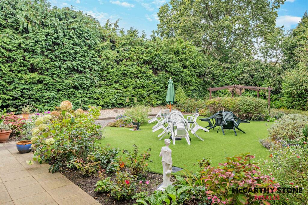 Additional property image - Cherrett Court, Ringwood Road, Ferndown, BH22 9FEn