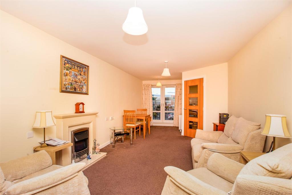 1 bedroom apartment for sale in Hilltree Court, 96 Fenwick Road, Giffnock, G46