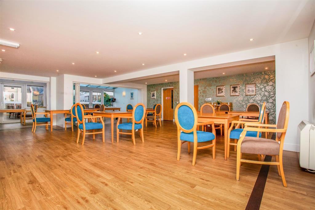 1 bedroom apartment for sale in Hilltree Court, 96 Fenwick Road, Giffnock, G46