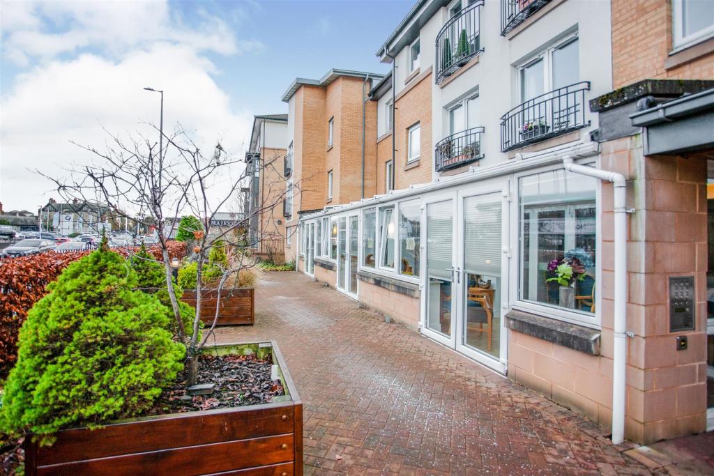 1 bedroom apartment for sale in Hilltree Court, 96 Fenwick Road, Giffnock, G46