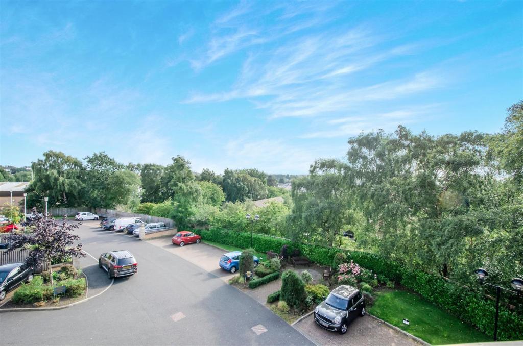 1 bedroom apartment for sale in Hilltree Court, 96 Fenwick Road, Giffnock, G46