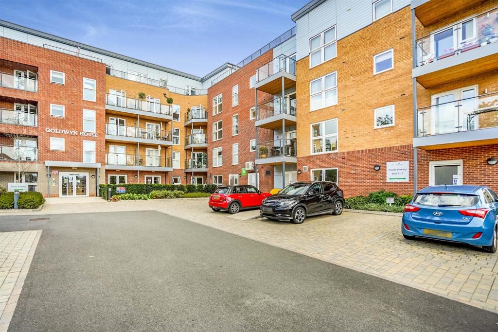 2 bedroom apartment for sale in Studio Way, Borehamwood, WD6