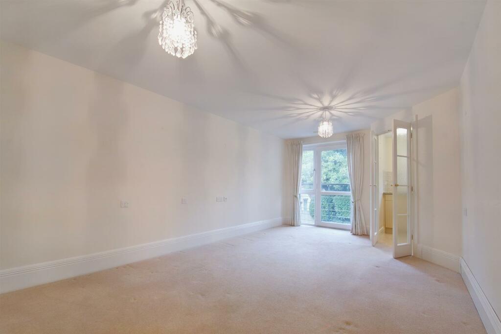 Additional property image - Coleridge Court, Clevedon, BS21 6FL