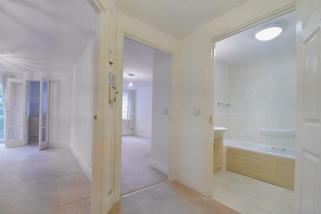 Additional property image - Coleridge Court, Clevedon, BS21 6FL