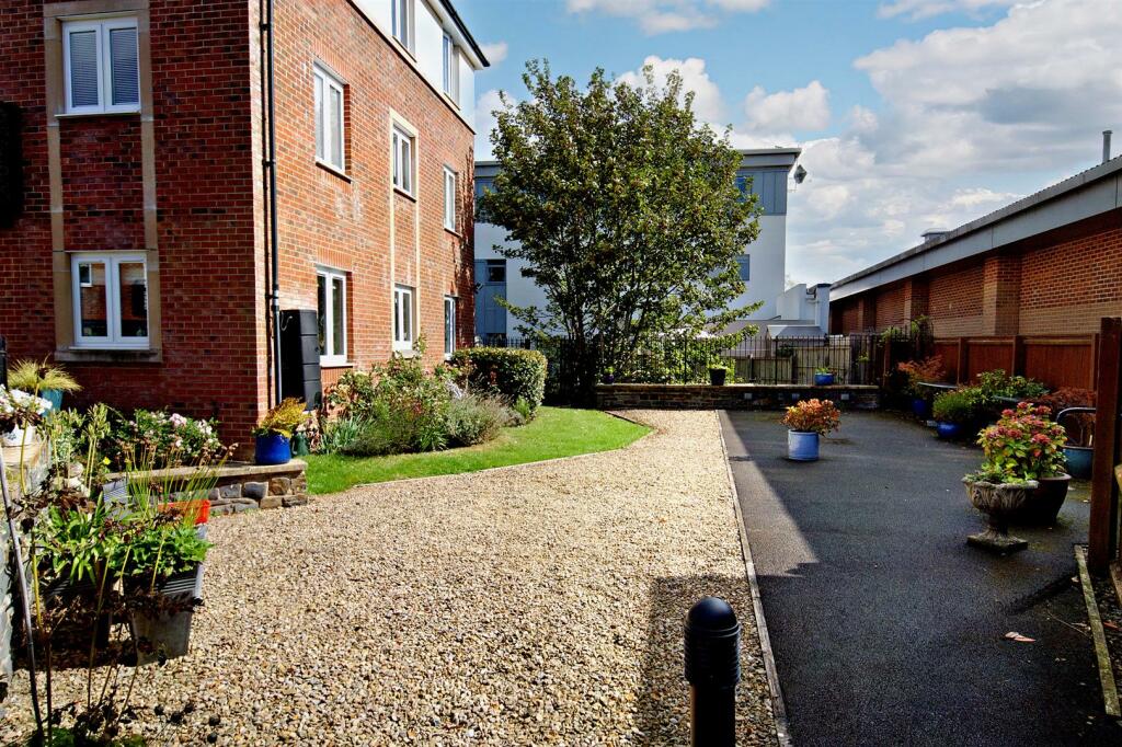 Additional property image - Coleridge Court, Clevedon, BS21 6FL
