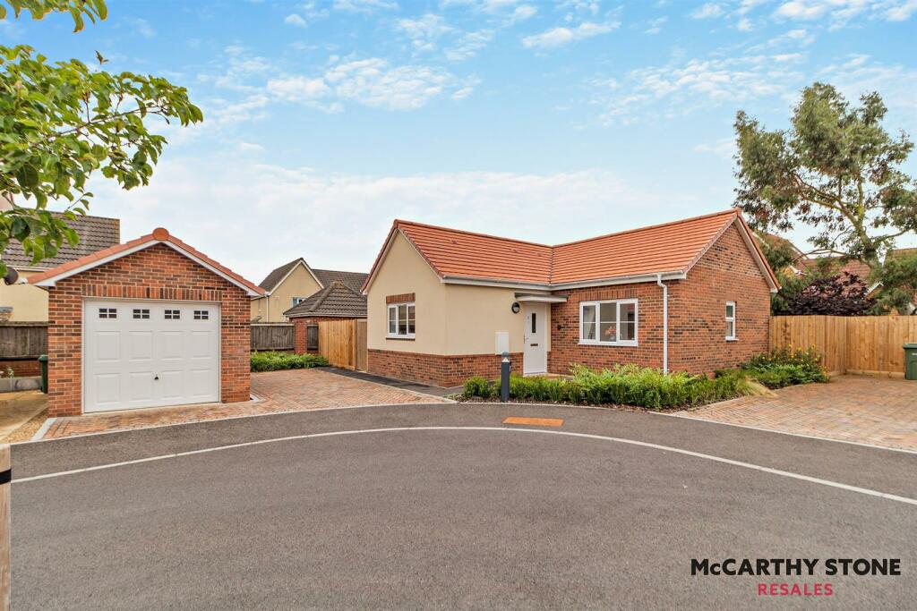 1 bedroom detached bungalow for sale in Waveney Court, Mendham Lane