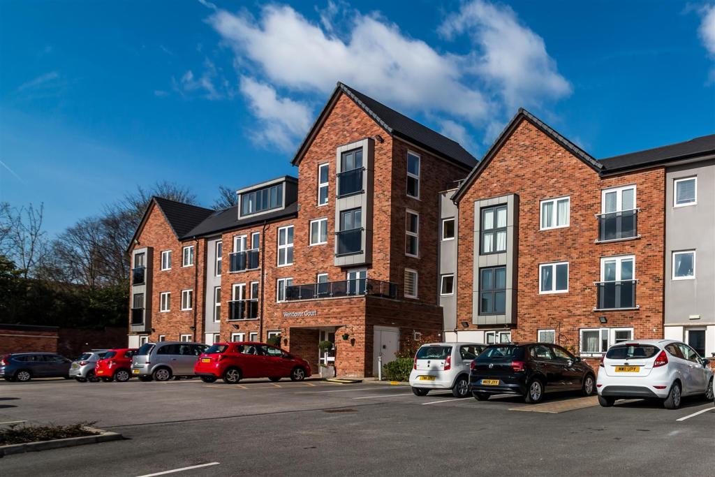 1 bedroom apartment for sale in Wendover Court, Monton Road, Eccles, Manchester M30 9HG, M30