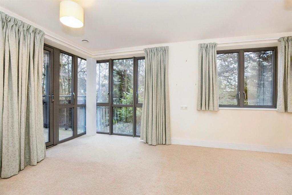 2 bedroom apartment for sale in Jenner Court, St. Georges Road, Cheltenham, GL50 3ER, GL50