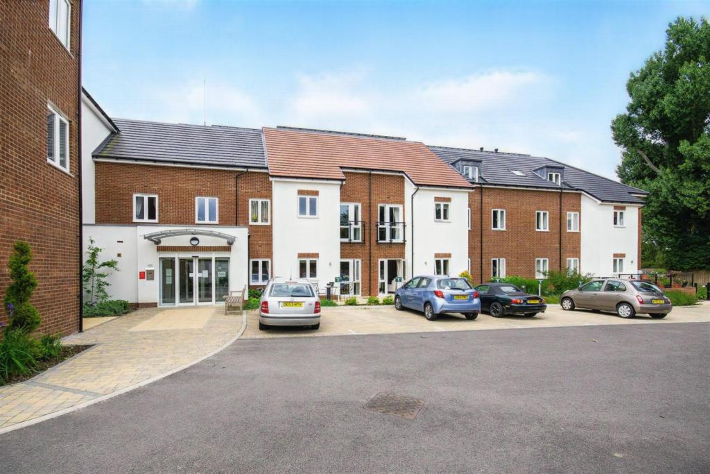 1 bedroom apartment for sale in Victory House Biggin Hill Kent, TN16