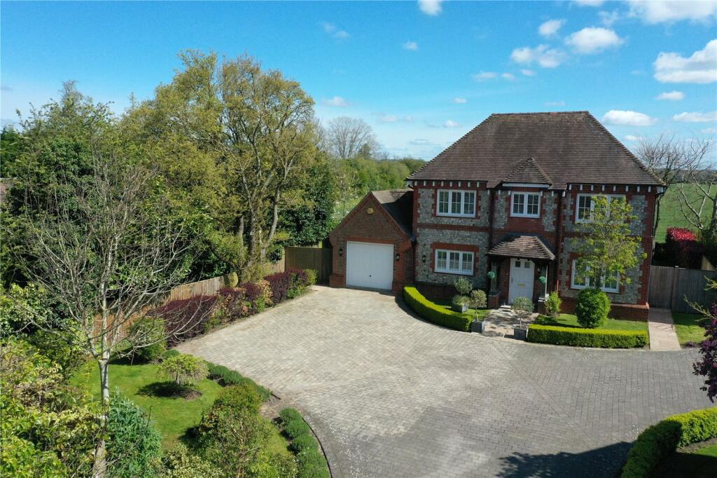 5 bedroom detached house for sale in Blandys Lane, Upper Basildon