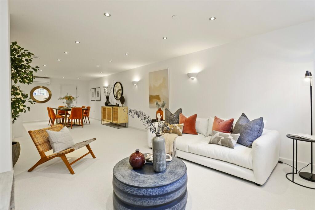 1 bedroom flat for sale in Crown Road, St Margarets, Twickenham, TW1