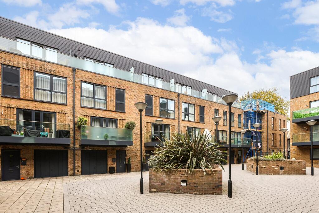 Main image of property: Swan Street, Isleworth, TW7