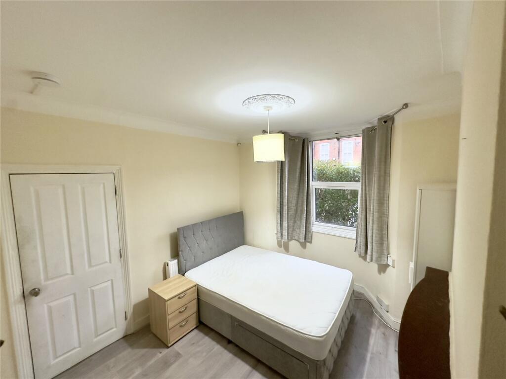 1 bedroom house share for rent in Leahurst Road, London, SE13