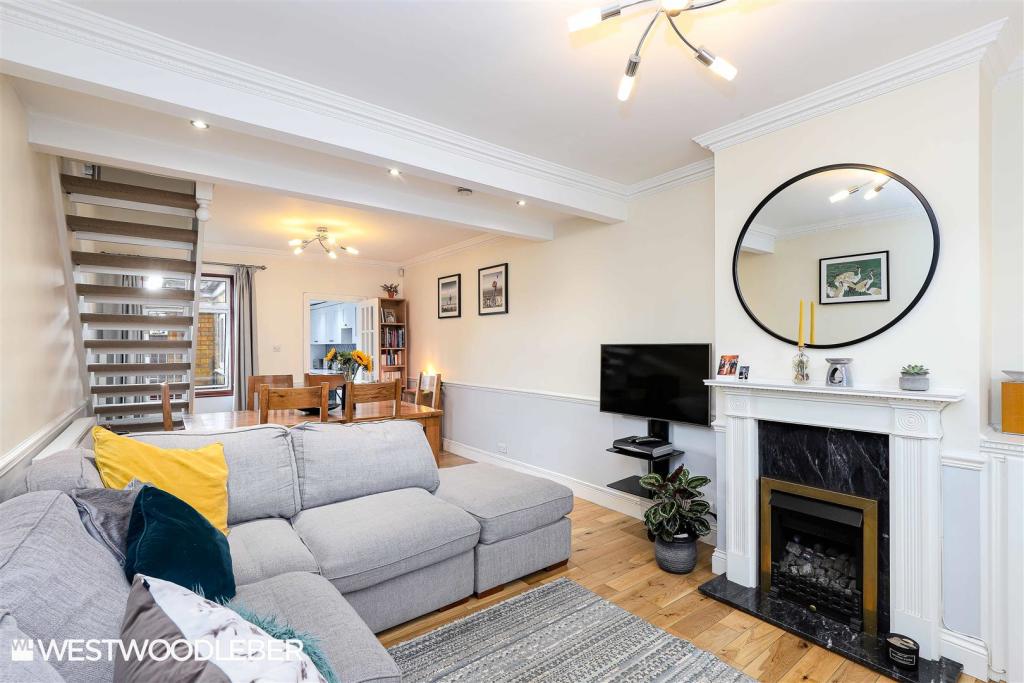 2 bedroom end of terrace house for sale in Cadmore Lane, Cheshunt, EN8