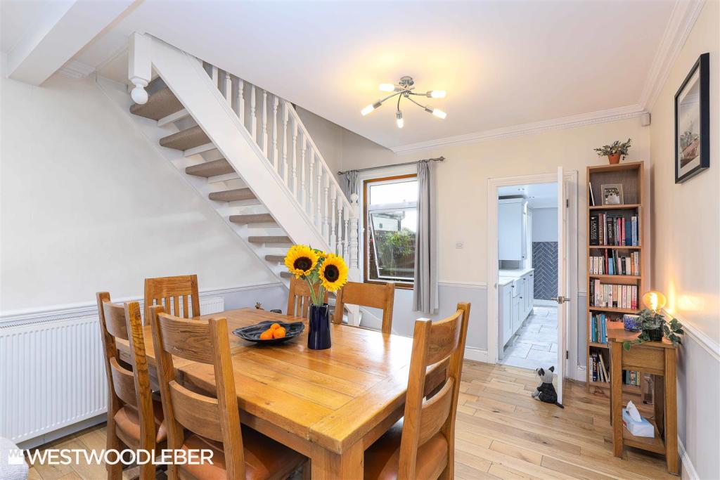 2 bedroom end of terrace house for sale in Cadmore Lane, Cheshunt, EN8