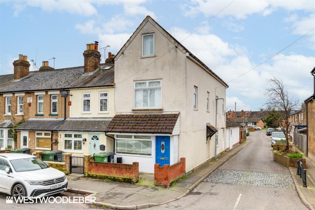 1 bedroom flat for sale in Old Highway, Hoddesdon, EN11