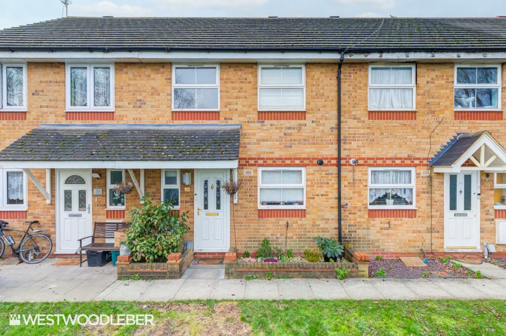 3 bedroom terraced house for sale in Village Close, Hoddesdon, EN11