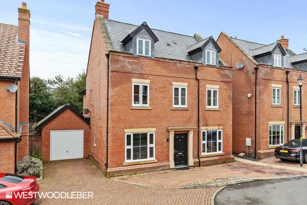 5 bedroom detached house for sale in Eaton Gardens, Broxbourne, EN10