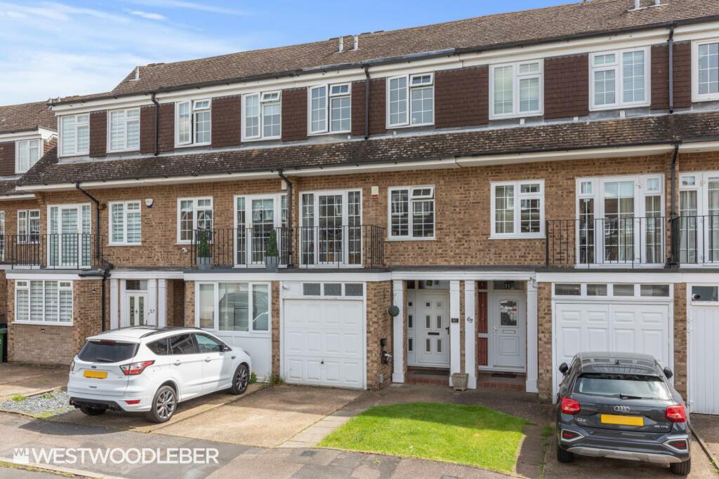 4 bedroom terraced house for sale in Taylors Avenue, Hoddesdon, EN11