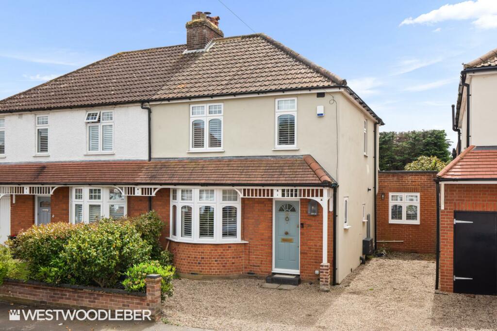 3 bedroom semidetached house for sale in Bushby Avenue, Broxbourne, EN10