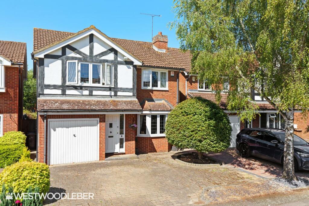 4 bedroom detached house for sale in Cresset Close, Stanstead Abbotts