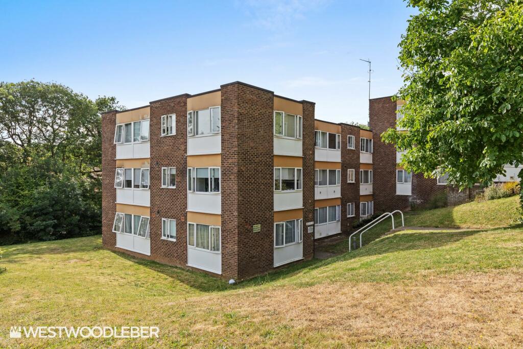 2 bedroom flat for sale in Hillside, Hoddesdon, EN11