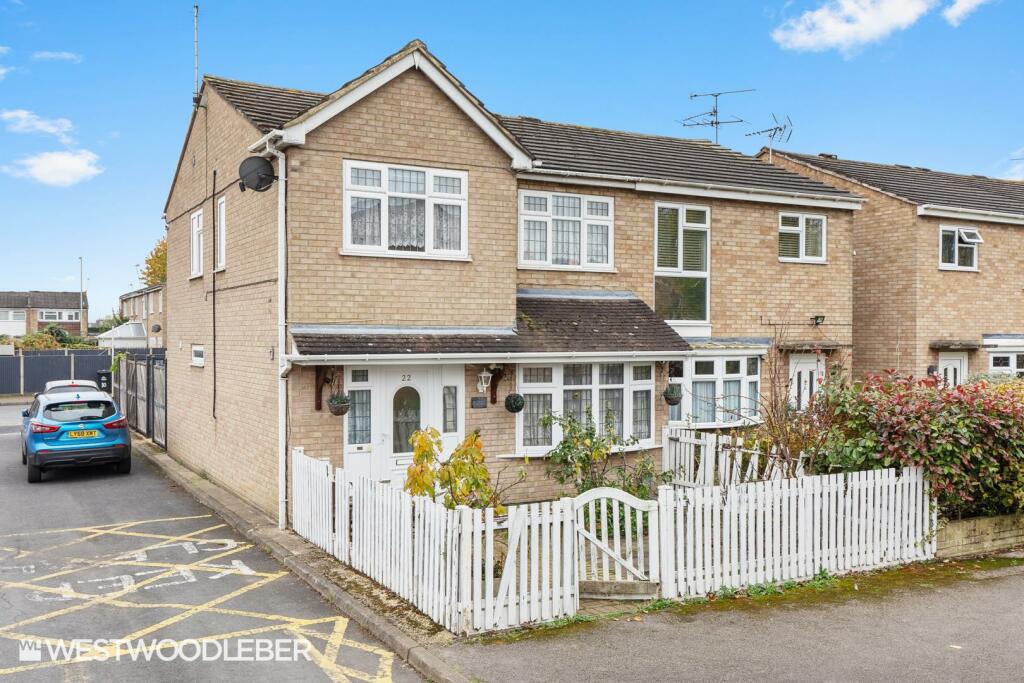 4 bedroom end of terrace house for sale in Champions Green, Hoddesdon, EN11